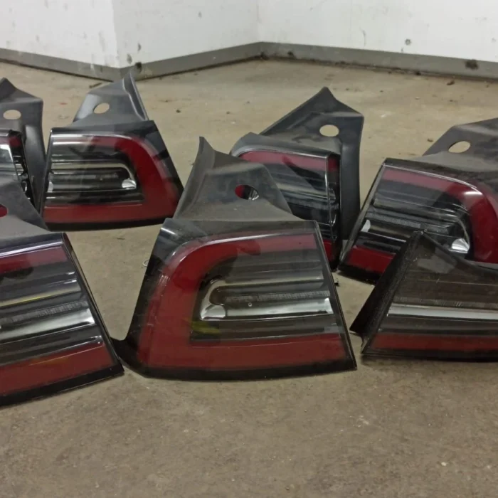 Tesla Model 3 Tail Light LED Genuine 107740000C 1077400-00-B and 1077400