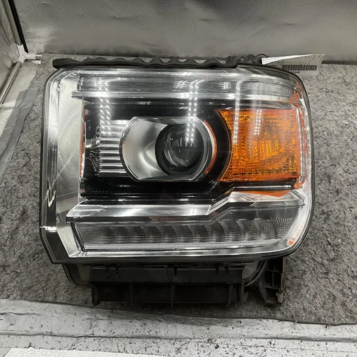 18-19 GMC Sierra 2500 Pickup LH Left Headlamp Assembly OEM 18-19 GMC Sierra 2500 Pickup LH Left Headlamp Assembly OEM