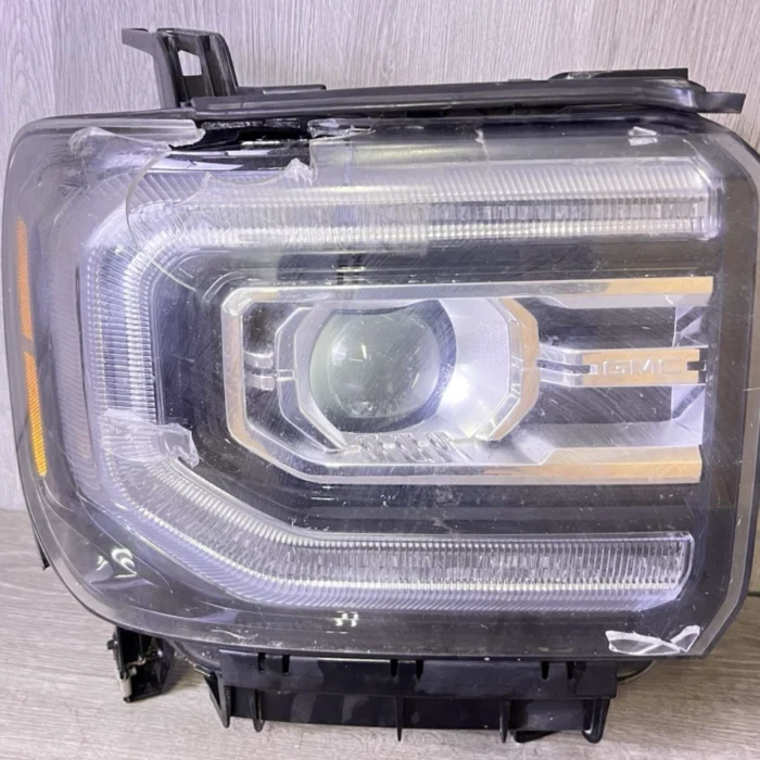 2016-2018 GMC Sierra LED RH PASSENGER HEADLIGHT TRIM OEM 2016-2018 GMC Sierra LED RH PASSENGER HEADLIGHT TRIM OEM