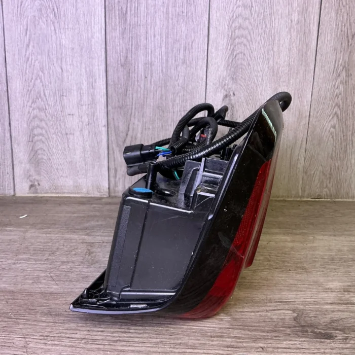 2019-2020-2021-2022-2023-2024 GMC SIERRA TAIL LIGHT RH PASSNGER SIDE OEM 2