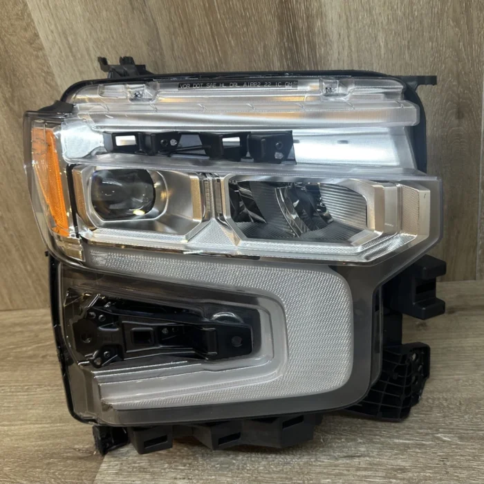 2022-23 CHEVROLET SILVERADO 1500 RIGHT SIDE RH HEADLIGHT OEM 85856479 2022-23 CHEVROLET SILVERADO 1500 RIGHT SIDE RH HEADLIGHT OEM 85856479