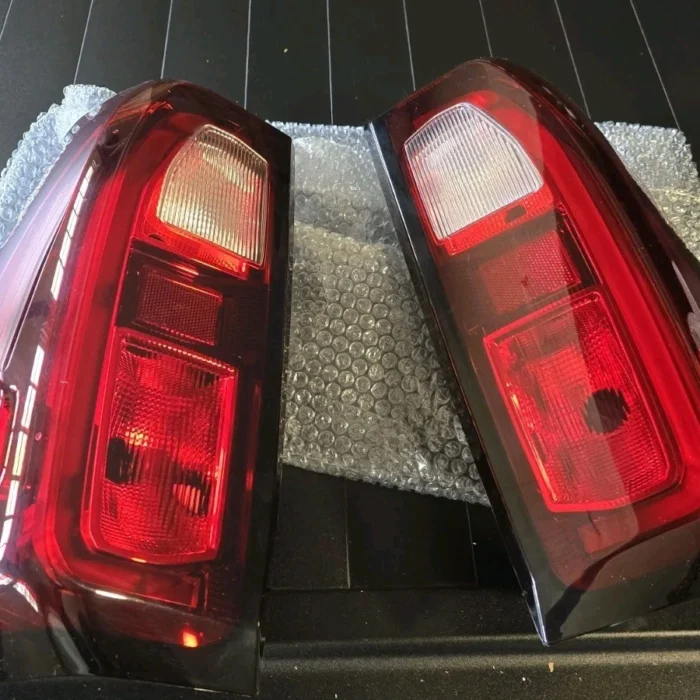 GMC Sierra 1500 2019-2024 Tail Light Set OEM GMC Sierra 1500 2019-2024 Tail Light Set OEM